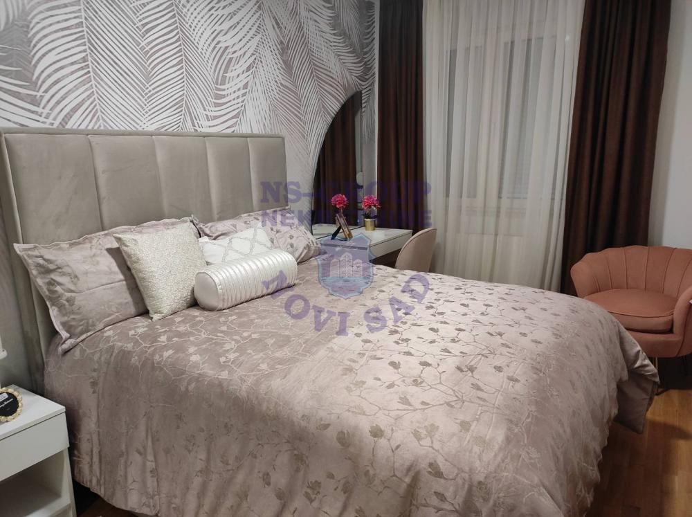 Slika 4 - Trosoban, 59m2, Avijatičarsko naselje Novi Sad, sa terasom, ima lift