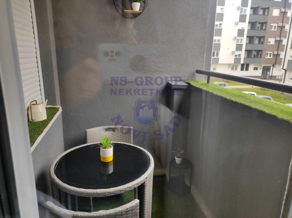 Slika 7 - Trosoban, 59m2, Avijatičarsko naselje Novi Sad, sa terasom, ima lift