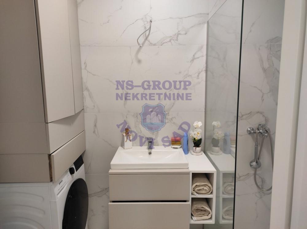 Slika 6 - Trosoban, 59m2, Avijatičarsko naselje Novi Sad, sa terasom, ima lift