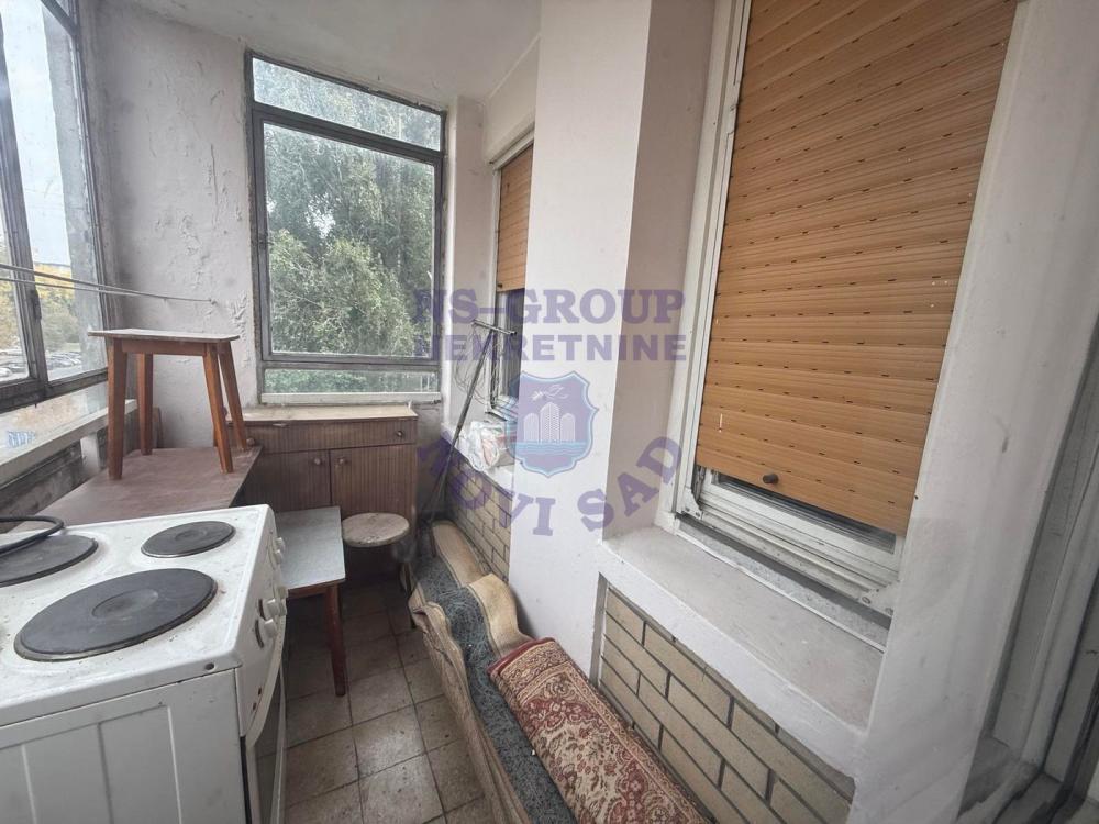 Slika 7 - Veliki trosoban stan na Limanu 3 za renoviranje