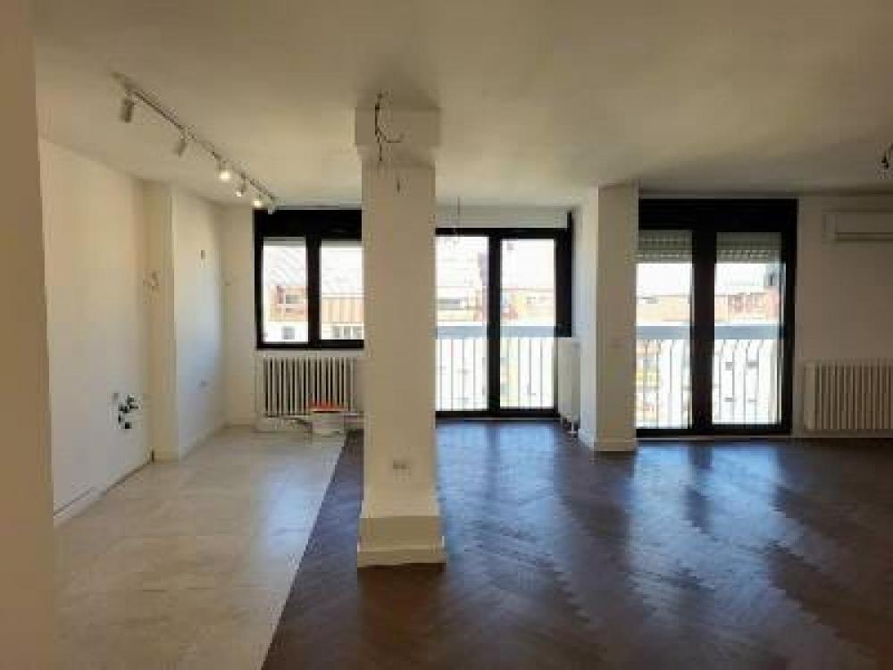 Glavna slika -Renoviran četvorosoban stan Liman 4