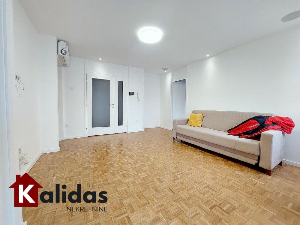 Slika 3 - Stan,NOVI SAD,BULEVAR,kv: 75, € 216300, ID: 1008468