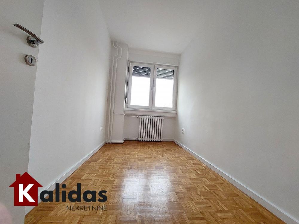 Slika 11 - Stan,NOVI SAD,BULEVAR,kv: 75, € 216300, ID: 1008468