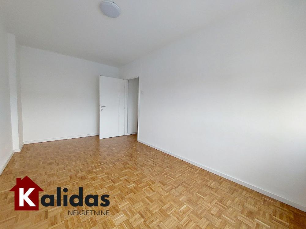 Slika 10 - Stan,NOVI SAD,BULEVAR,kv: 75, € 216300, ID: 1008468