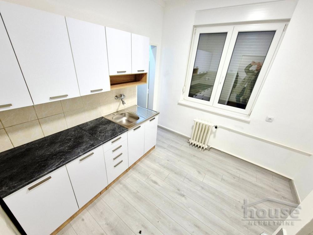 Slika 4 - Stan,NOVI SAD,CENTAR,kv: 52.00, € 160000, ID: 1065215