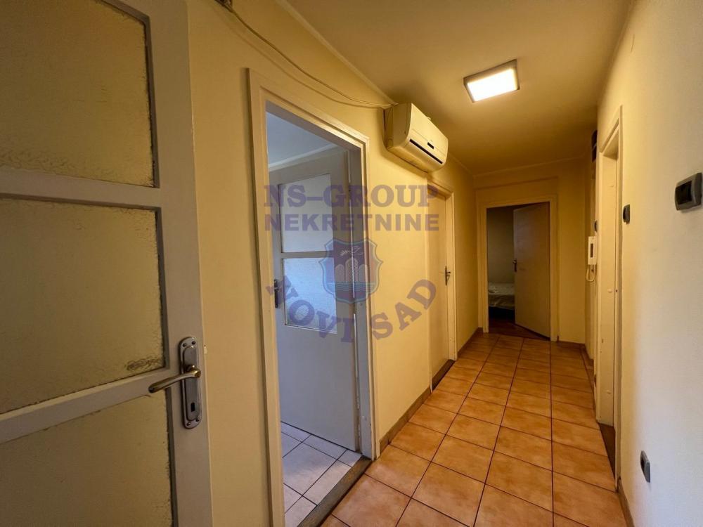 Slika 7 - Trosoban stan na Bulevaru 66m2 