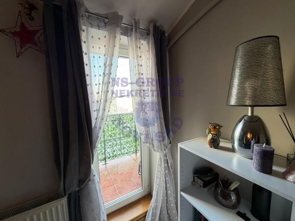 Slika 9 - Trosoban, 63m2, Bulevar patrijarha Pavla (Somborski bulevar) Novi Sad, sa terasom, ima lift