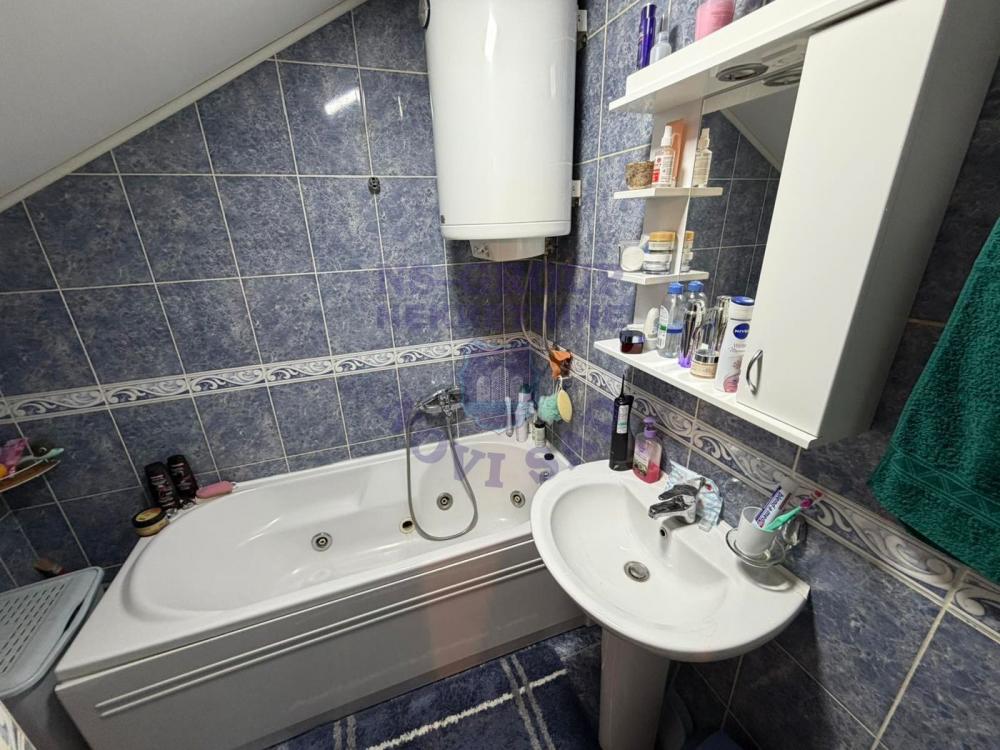 Slika 11 - Trosoban, 63m2, Bulevar patrijarha Pavla (Somborski bulevar) Novi Sad, sa terasom, ima lift