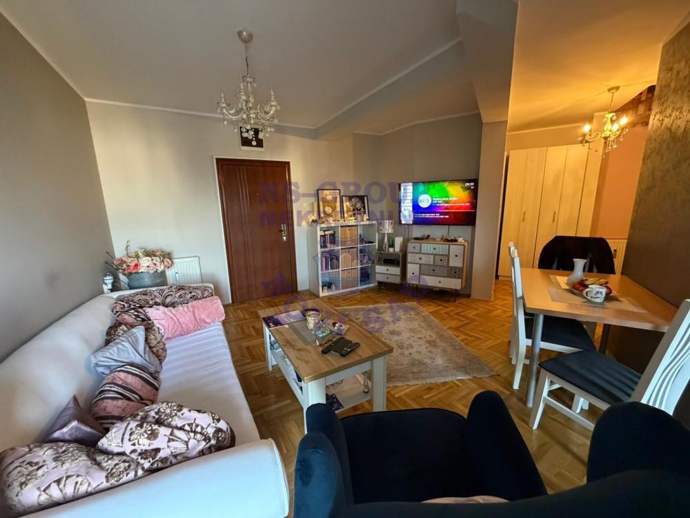 Slika 3 - Trosoban, 63m2, Bulevar patrijarha Pavla (Somborski bulevar) Novi Sad, sa terasom, ima lift