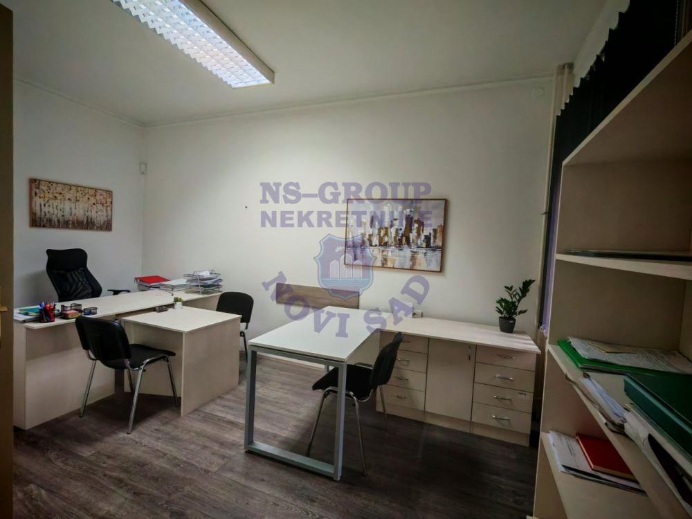 Glavna slika -Garsonjera u centru Novog Sada