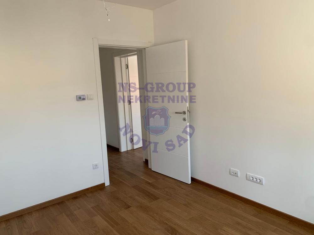 Slika 5 - Dvosoban, 50m2, Bulevar patrijarha Pavla (Somborski bulevar) Novi Sad, sa terasom