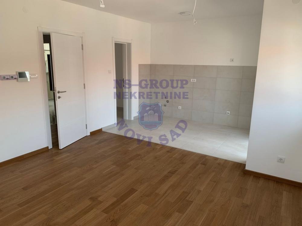 Slika 2 - Dvosoban, 50m2, Bulevar patrijarha Pavla (Somborski bulevar) Novi Sad, sa terasom