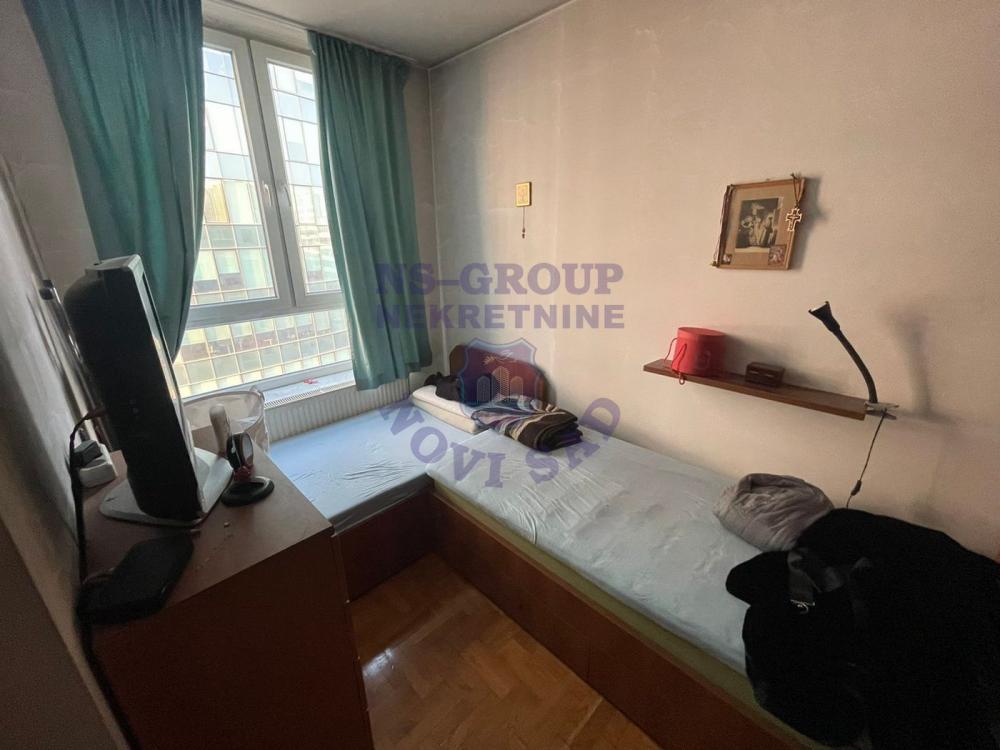 Slika 8 - Troiposoban, 74m2, Bulevar oslobođenja Novi Sad, sa terasom, ima lift