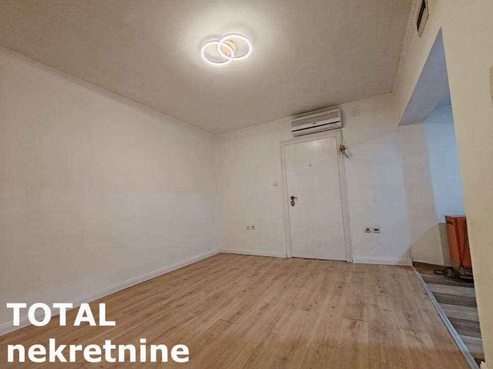 Slika 6 - Stan,NOVI SAD,CENTAR,kv: 26.00, € 63500, ID: 1102079