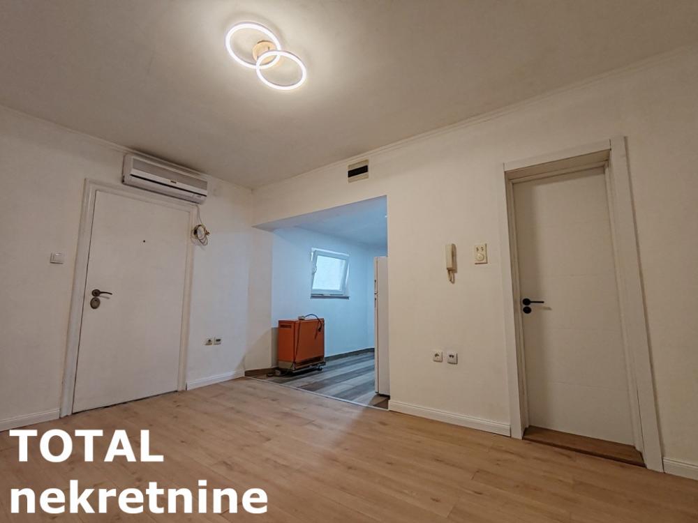 Slika 4 - Stan,NOVI SAD,CENTAR,kv: 26.00, € 63500, ID: 1102079