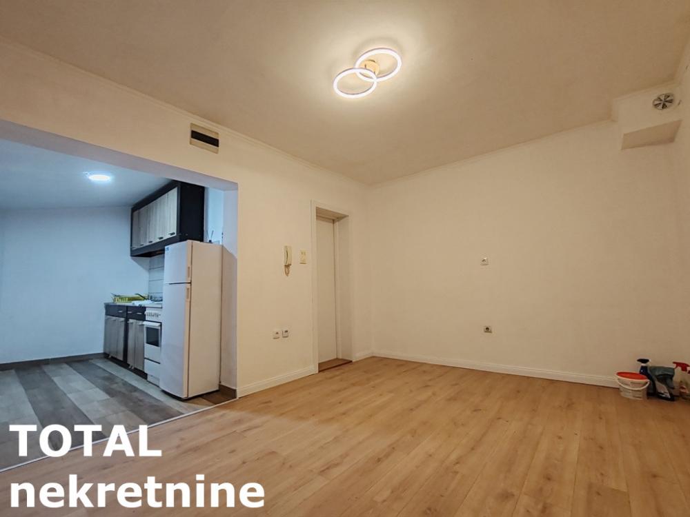 Slika 2 - Stan,NOVI SAD,CENTAR,kv: 26.00, € 63500, ID: 1102079