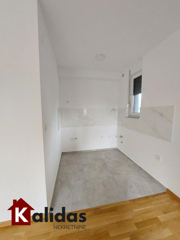 Slika 2 - Stan,NOVI SAD,TELEP,kv: 71, € 156000, ID: 1008401