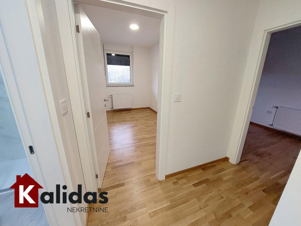 Slika 4 - Stan,NOVI SAD,TELEP,kv: 71, € 156000, ID: 1008401