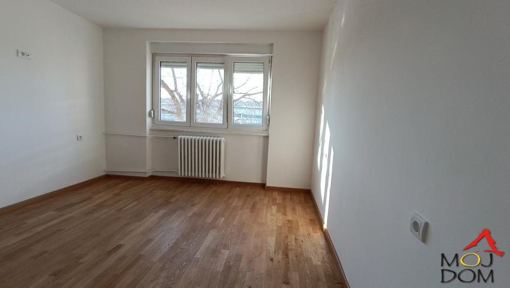 Slika 6 - Stan,NOVI SAD,SAJAM,kv: 54, € 159700, ID: 1031688