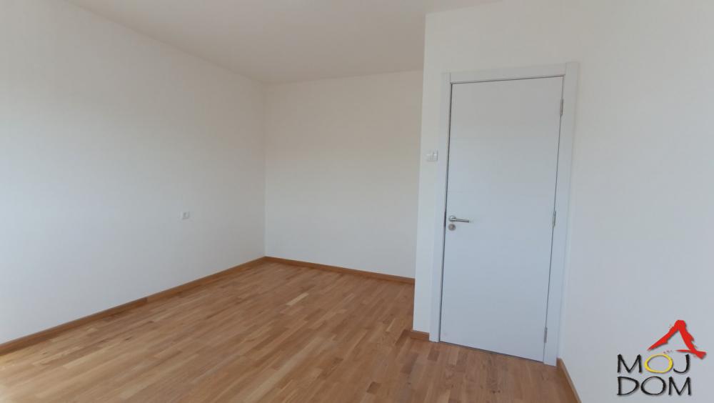 Slika 7 - Stan,NOVI SAD,SAJAM,kv: 54, € 159700, ID: 1031688