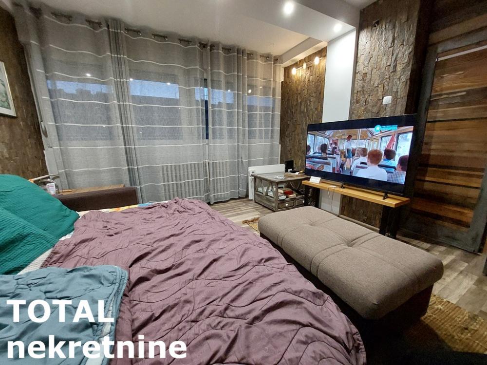 Slika 3 - Stan,NOVI SAD,BULEVAR,kv: 56.00, € 150000, ID: 1102107