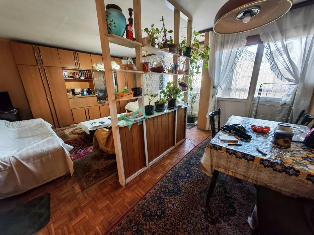 Glavna slika -Liman  IV, trosoban porodičan stan. 80m2. 