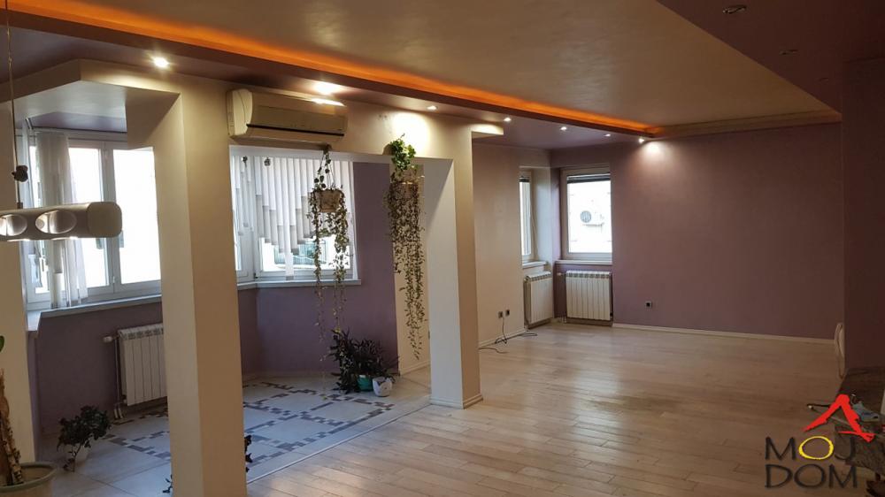 Slika 3 - Stan,NOVI SAD,BULEVAR,kv: 174, € 268830, ID: 1031693