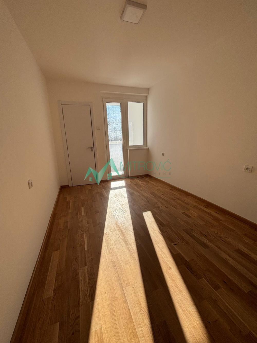 Slika 3 - Na prodaju potpuno renoviran, svetao dvoiposoban stan – Sajam 