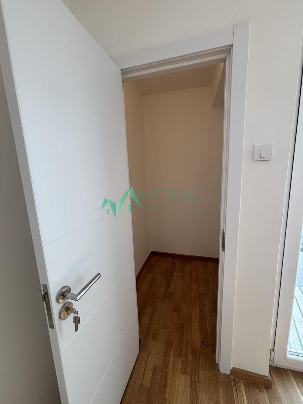 Slika 5 - Na prodaju potpuno renoviran, svetao dvoiposoban stan – Sajam 