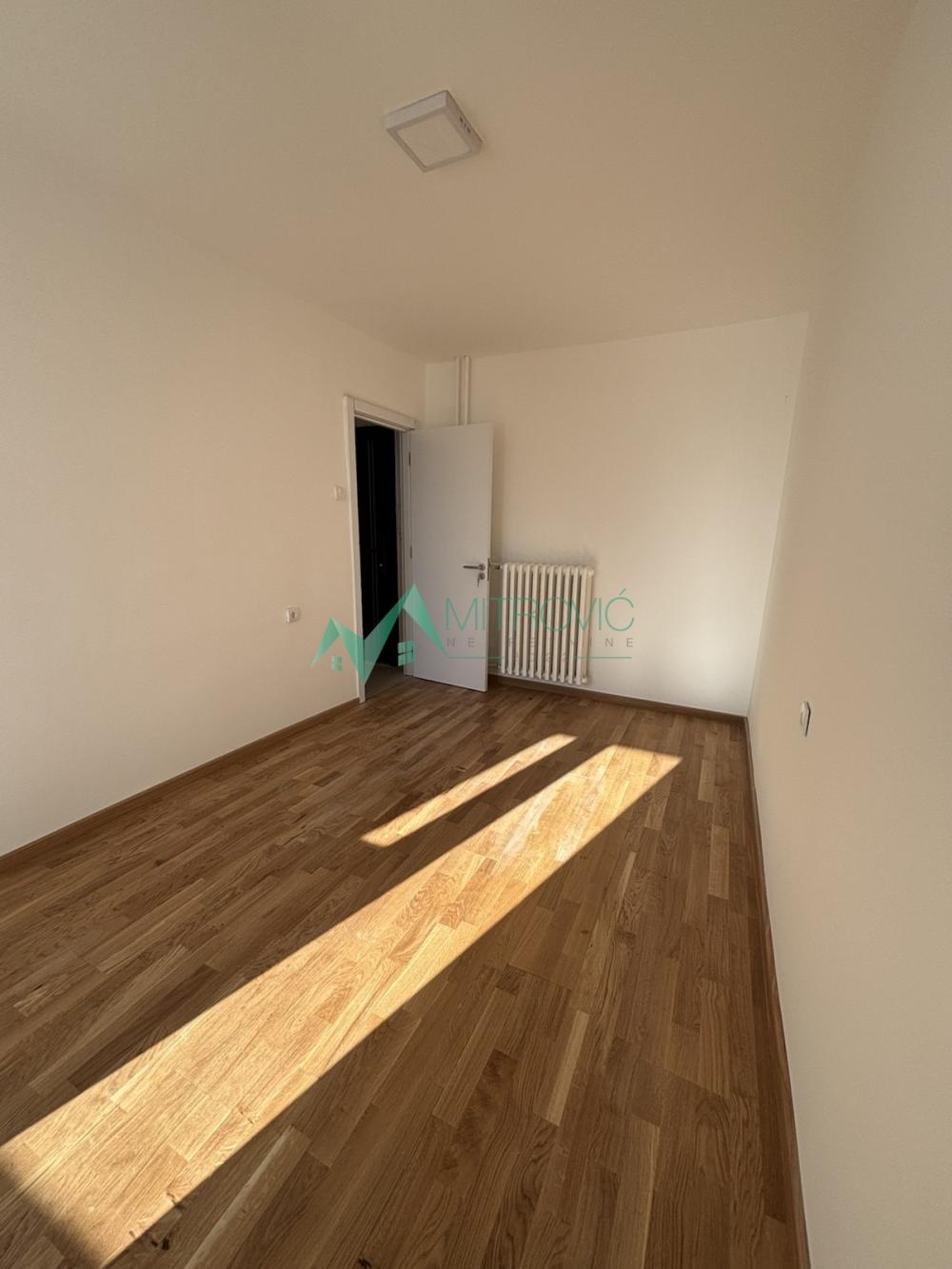 Slika 4 - Na prodaju potpuno renoviran, svetao dvoiposoban stan – Sajam 