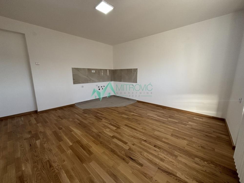 Slika 1 - Na prodaju potpuno renoviran, svetao dvoiposoban stan – Sajam 