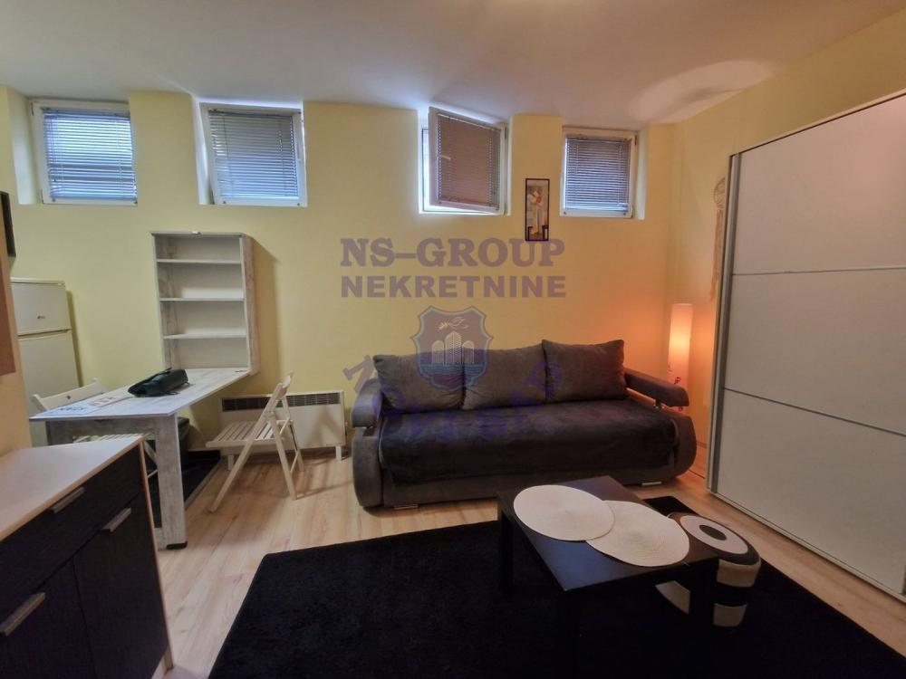 Glavna slika -Odlična, kompletno nameštena garsonjera na Grbavici