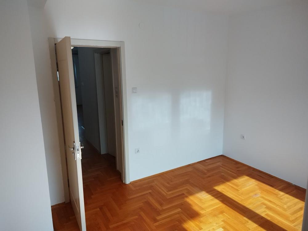 Slika 8 - Stan,NOVI SAD,PODBARA,kv: 41.00, € 123600, ID: 1058914