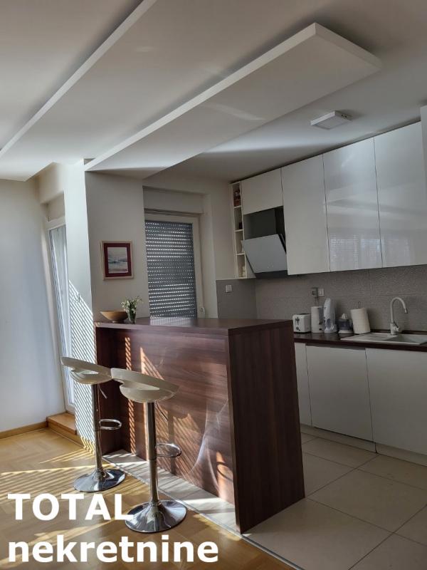Slika 6 - Stan,NOVI SAD,CENTAR,kv: 104.00, € 380000, ID: 1100009