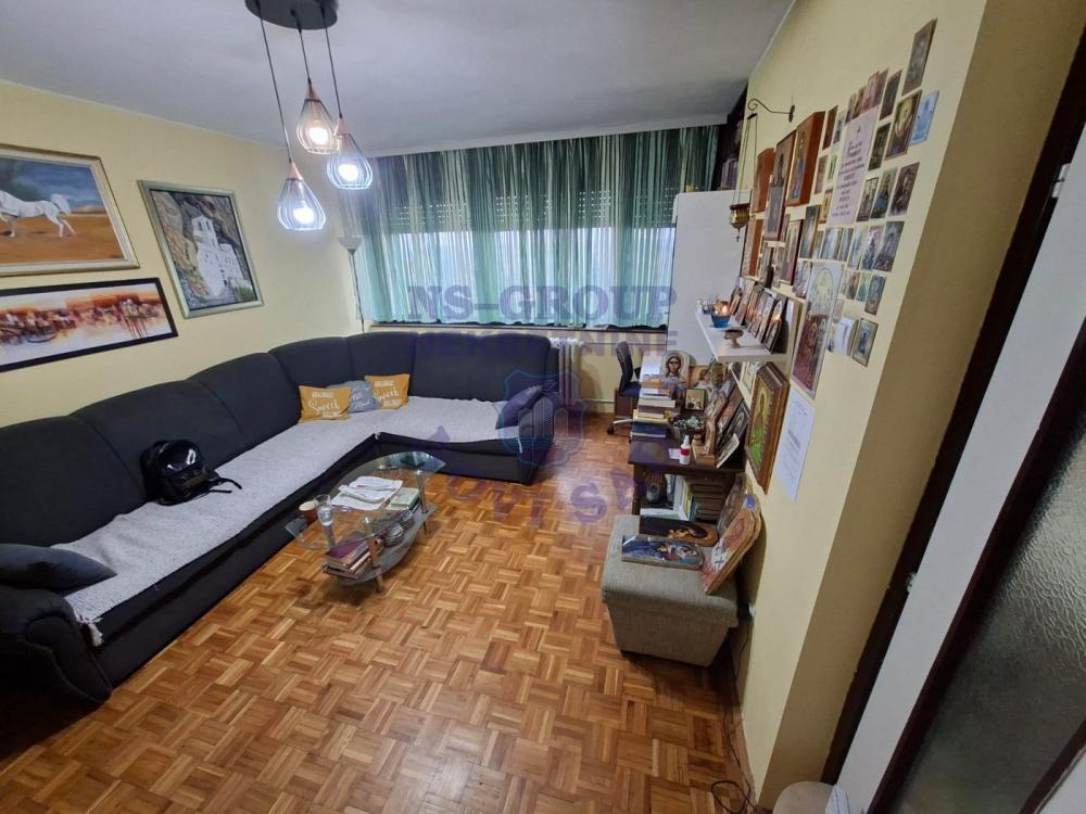 Glavna slika -Cetvorosoban stan u Petrovaradinu