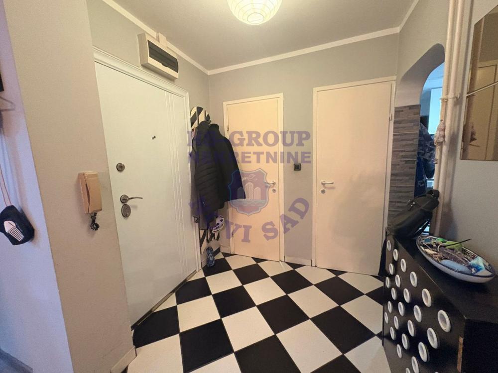 Slika 3 - Četvorosoban, 102m2, Novi Sad centar Novi Sad, sa terasom, ima lift