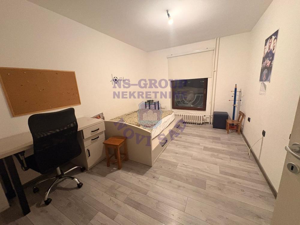 Slika 7 - Četvorosoban, 102m2, Novi Sad centar Novi Sad, sa terasom, ima lift