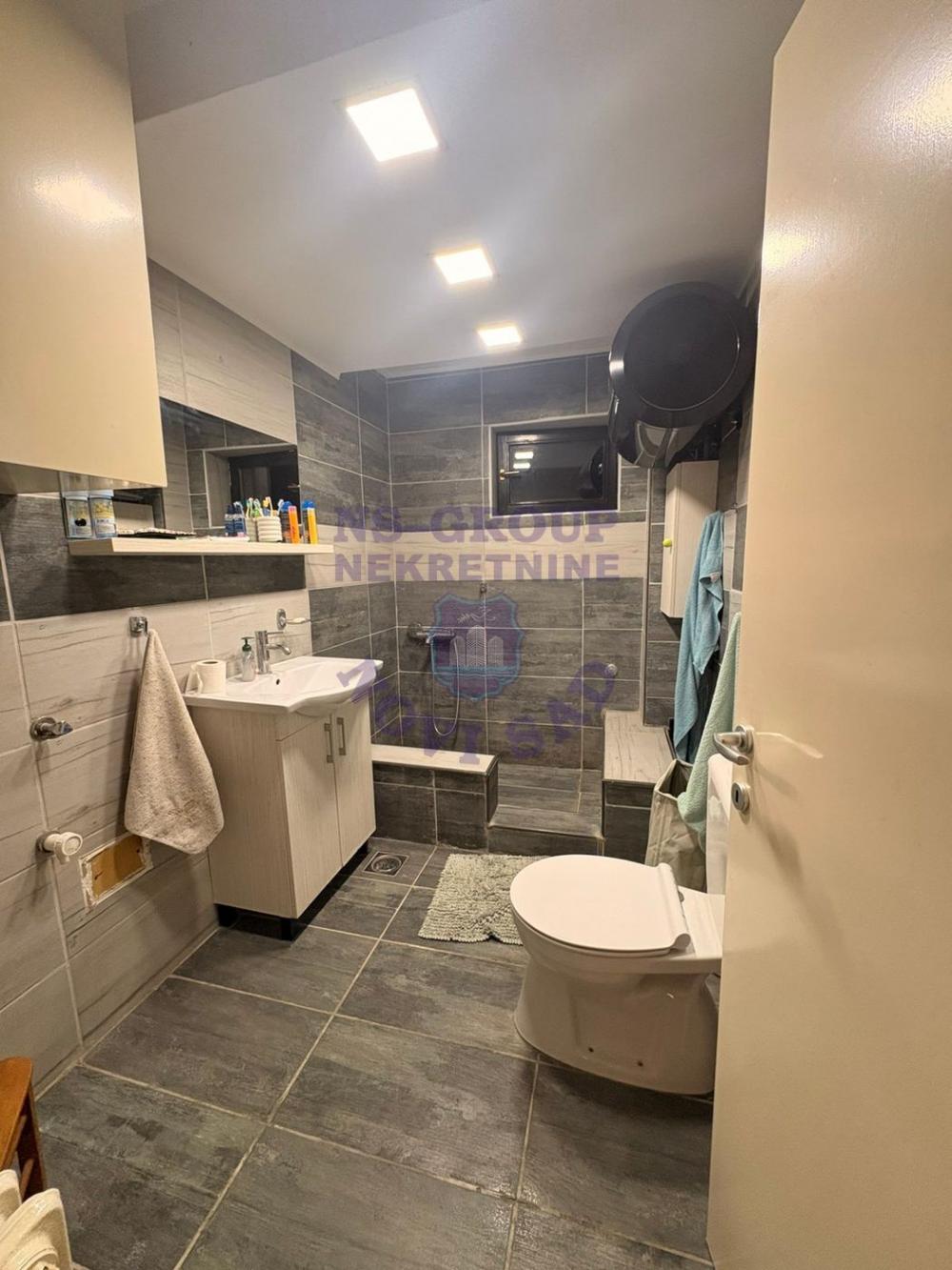 Slika 8 - Četvorosoban, 102m2, Novi Sad centar Novi Sad, sa terasom, ima lift