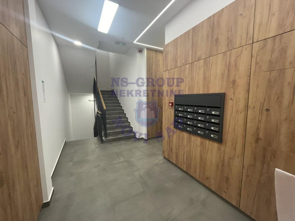 Slika 8 - Trosoban, 58m2, Sremska Kamenica Novi Sad, sa terasom, ima lift