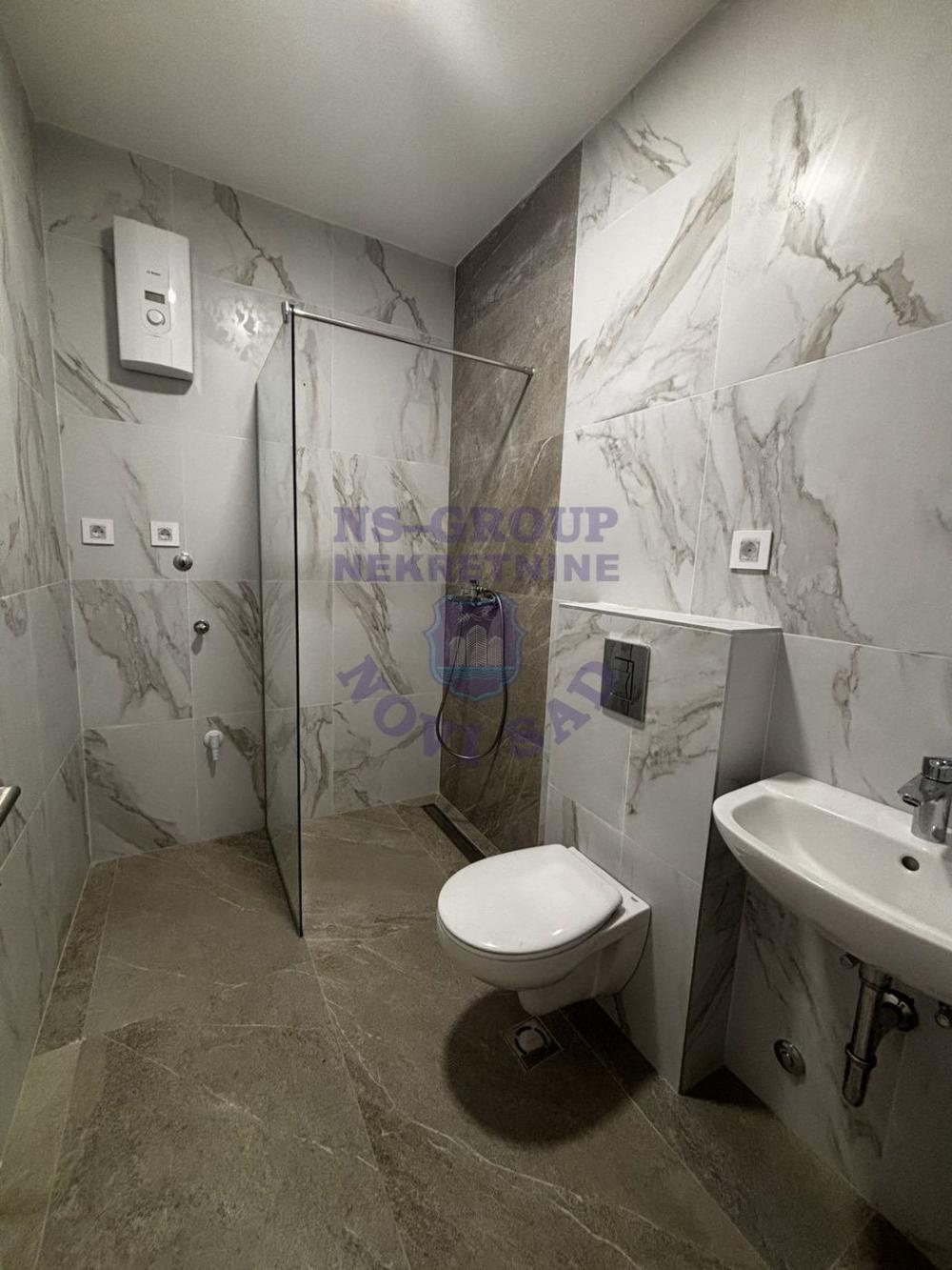 Slika 4 - Dvosoban, Telep Novi Sad, sa terasom, ima lift