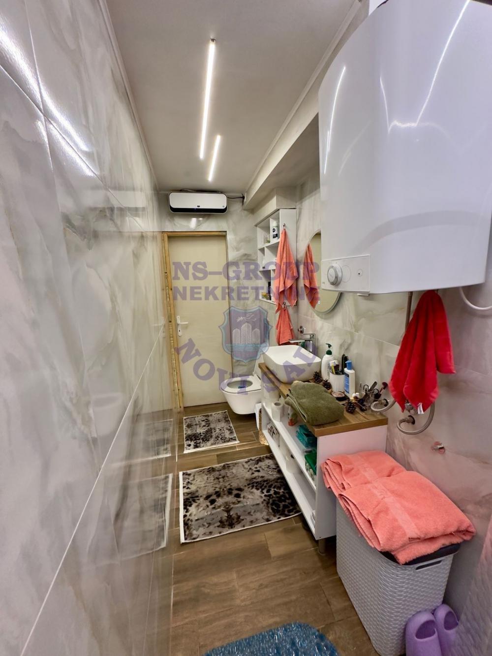 Slika 4 - Dvosoban, 53m2, Petrovaradin Novi Sad, sa terasom, ima lift