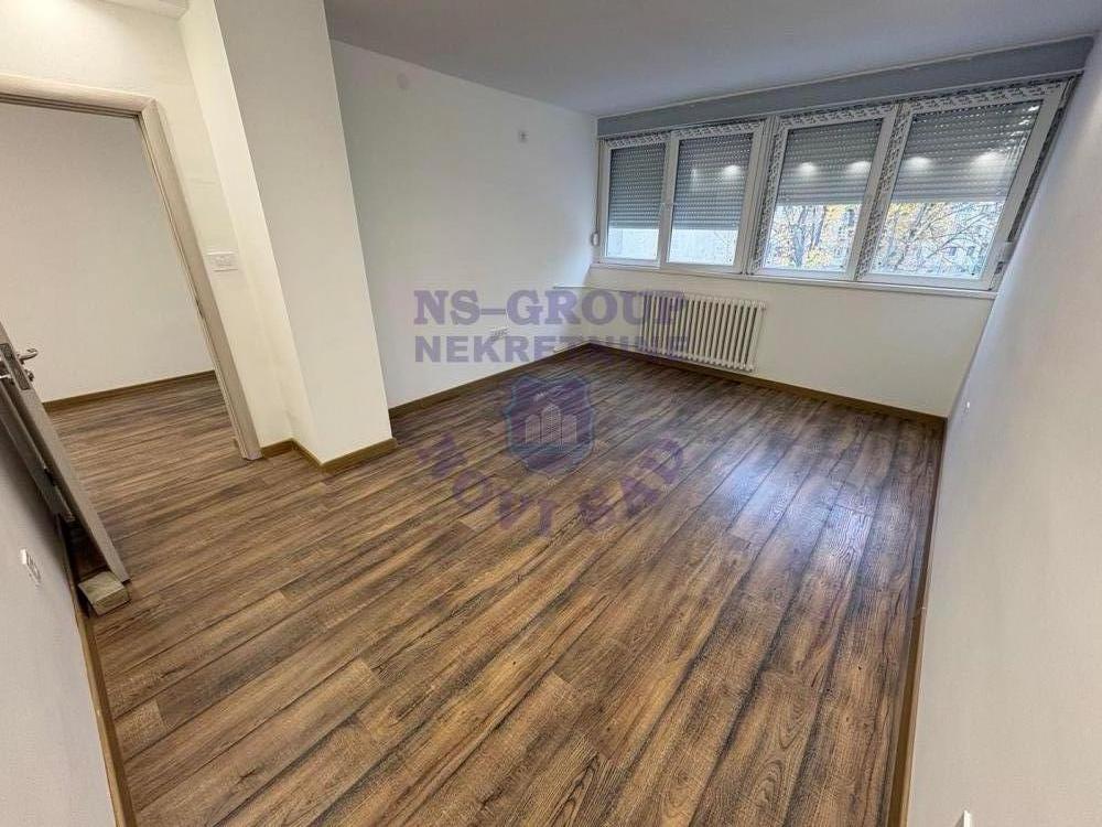 Glavna slika -Kompletno renoviran stan !