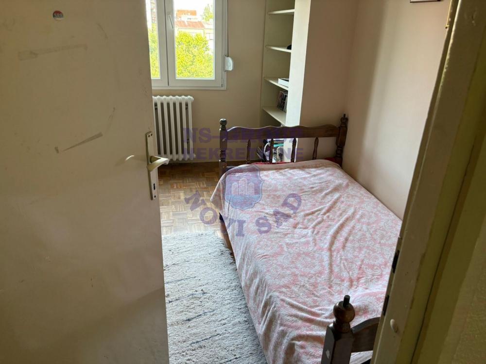 Slika 0 - Trosoban, 80m2, Liman 4 Novi Sad, sa terasom, ima lift