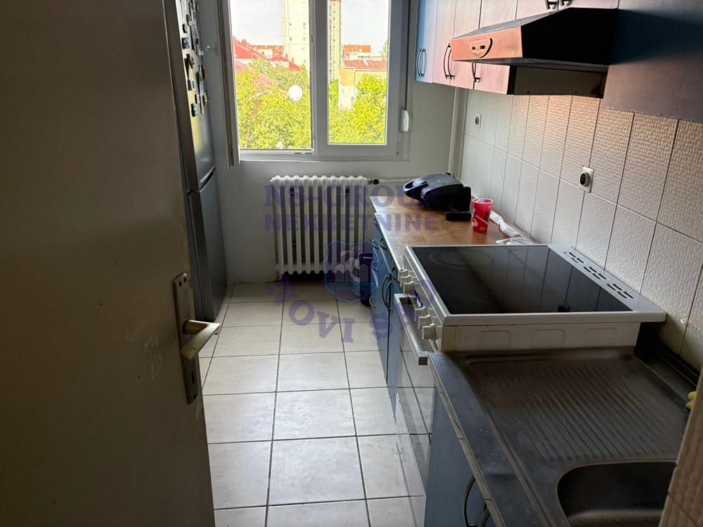 Slika 3 - Trosoban, 80m2, Liman 4 Novi Sad, sa terasom, ima lift