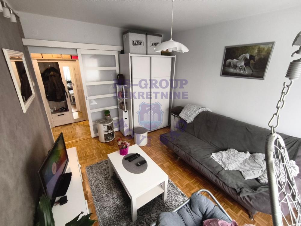 Slika 7 - Dvoiposoban stan na Detelinari !