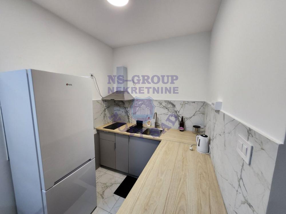 Slika 4 - Dvosoban, 39m2, Avijatičarsko naselje Novi Sad, sa terasom, ima lift