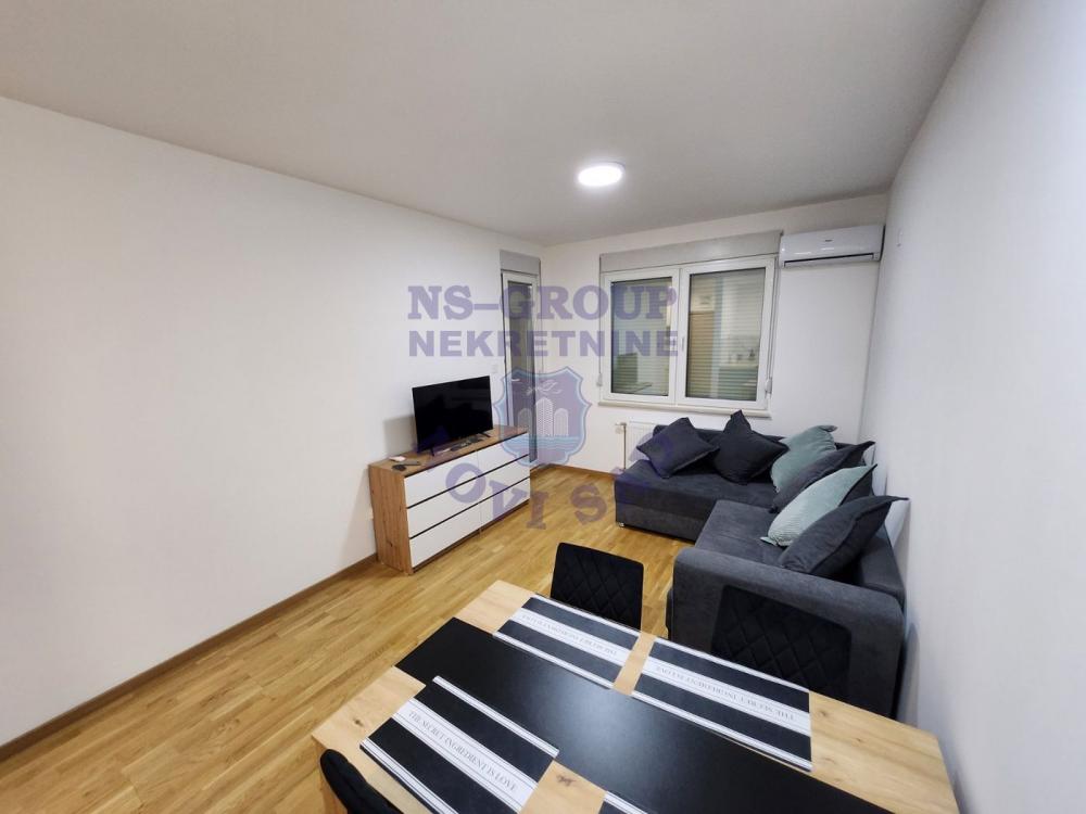 Slika 5 - Dvosoban, 39m2, Avijatičarsko naselje Novi Sad, sa terasom, ima lift