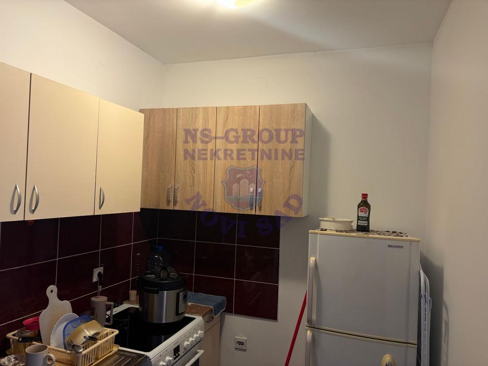 Slika 2 - Jednoiposoban, 34m2, Bulevar patrijarha Pavla (Somborski bulevar) Novi Sad, sa terasom