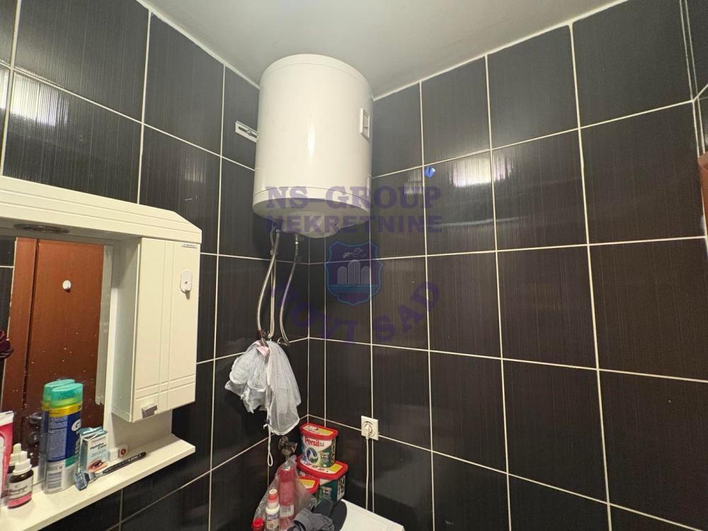 Slika 1 - Jednoiposoban, 34m2, Bulevar patrijarha Pavla (Somborski bulevar) Novi Sad, sa terasom