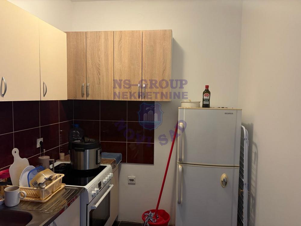 Slika 3 - Jednoiposoban, 34m2, Bulevar patrijarha Pavla (Somborski bulevar) Novi Sad, sa terasom